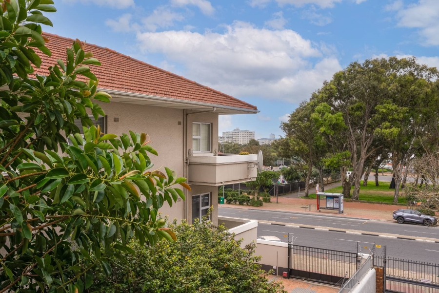 To Let 1 Bedroom Property for Rent in Green Point Western Cape